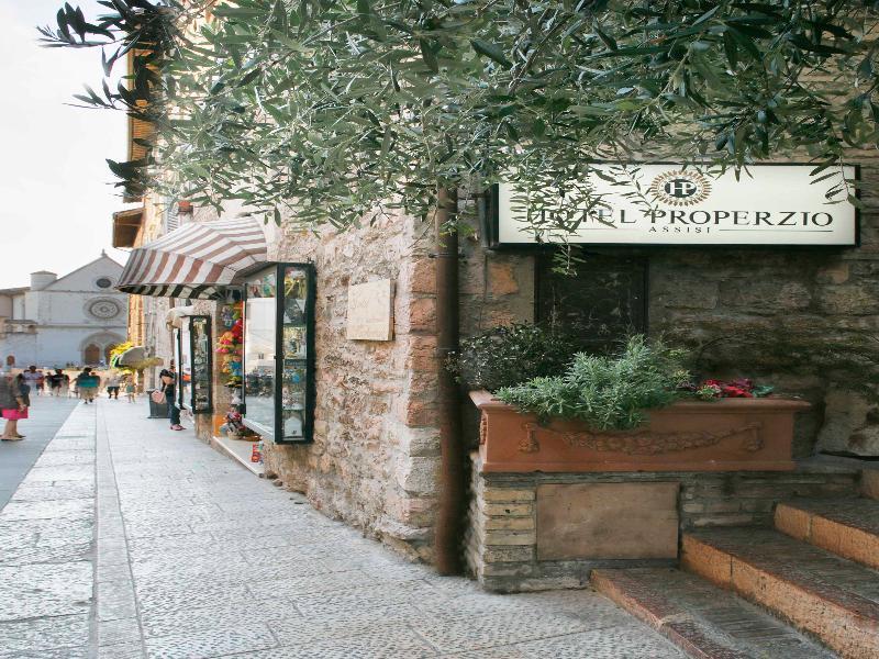 Hotel Properzio Асизи Екстериор снимка