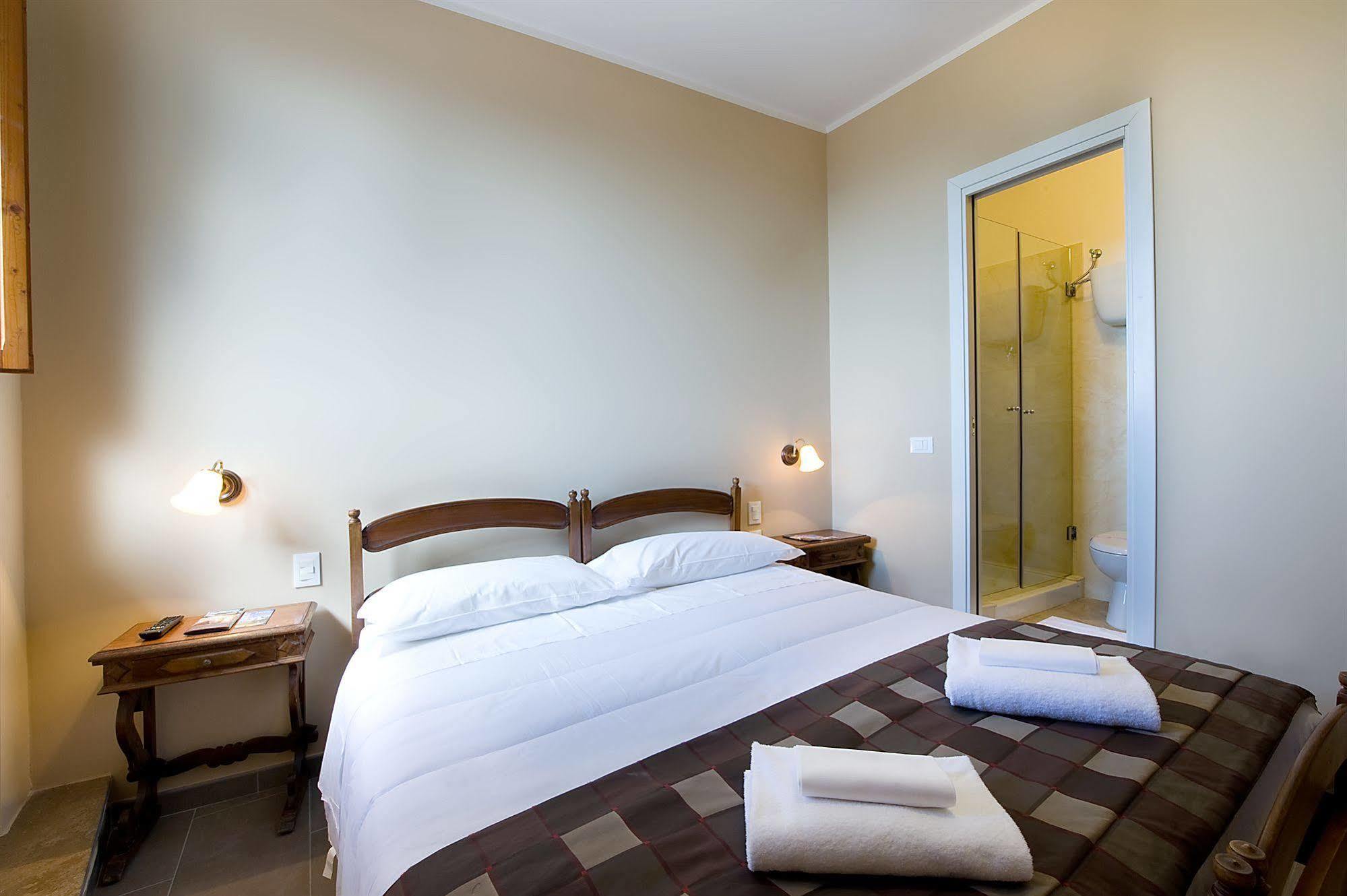 Hotel Properzio Асизи Екстериор снимка